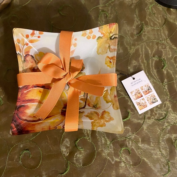 NWT 4pc Autumn Pumpkin Glass Bowls Trinket Candy Dish. 5x5” - Picture 6 of 8